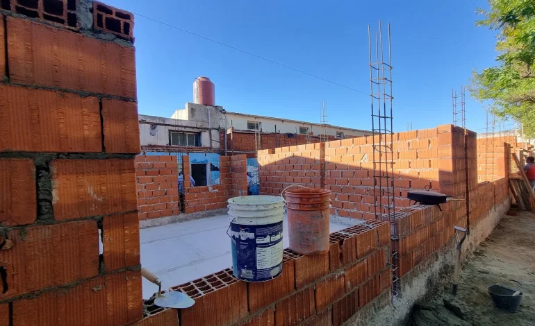 Rojas: avanza el plan de obras con asfalto, luminarias LED y nuevas aulas escolares