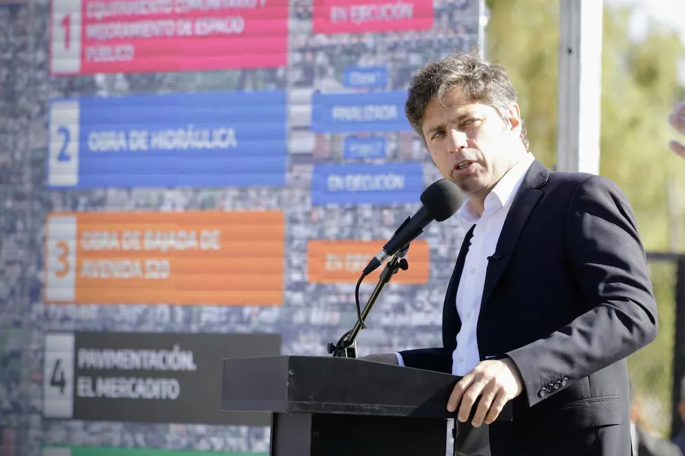 Kicillof acusó a Milei de entregar la economía argentina al FMI y denunció una intromisión electoral