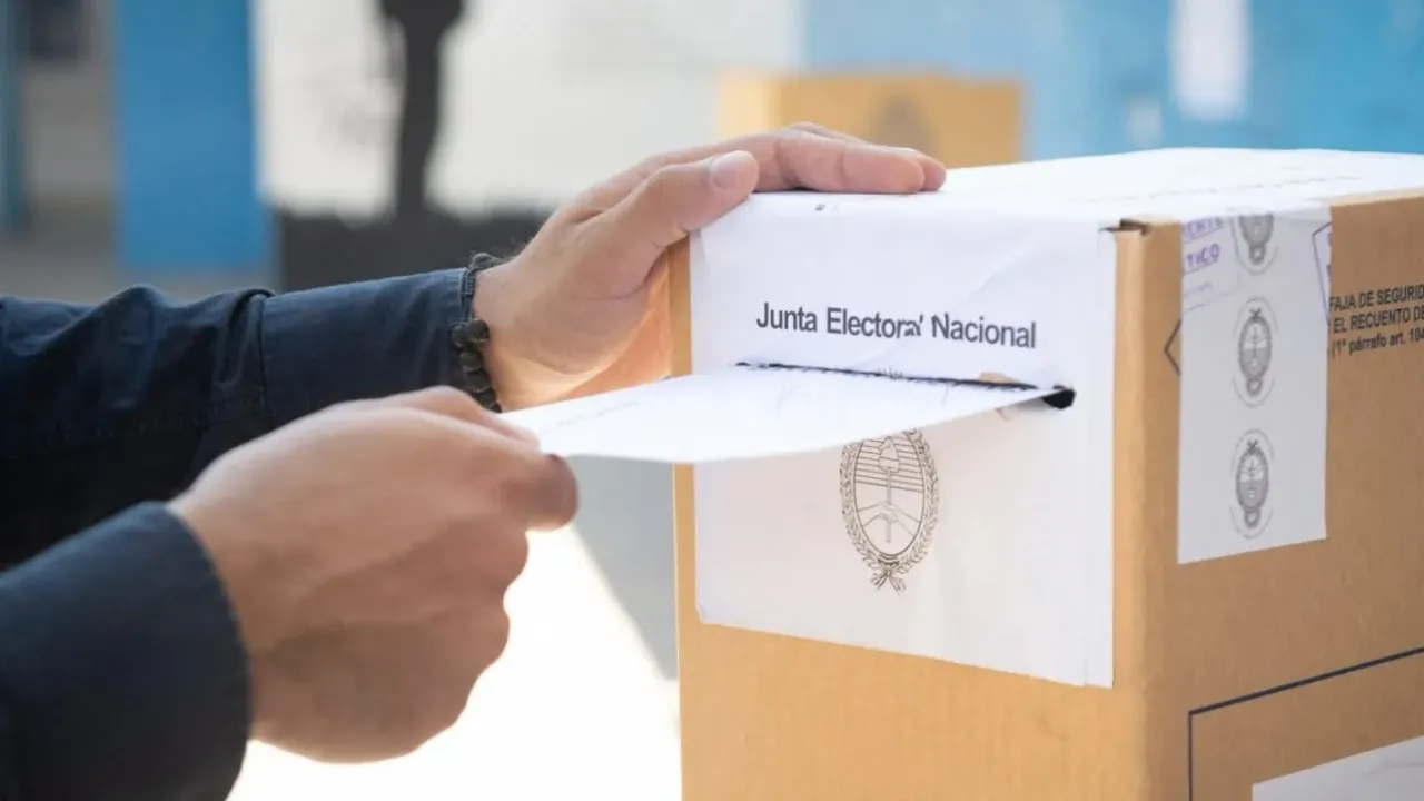 Unión por la Patria impulsa la reelección indefinida para legisladores y concejales, pero excluye a los intendentes