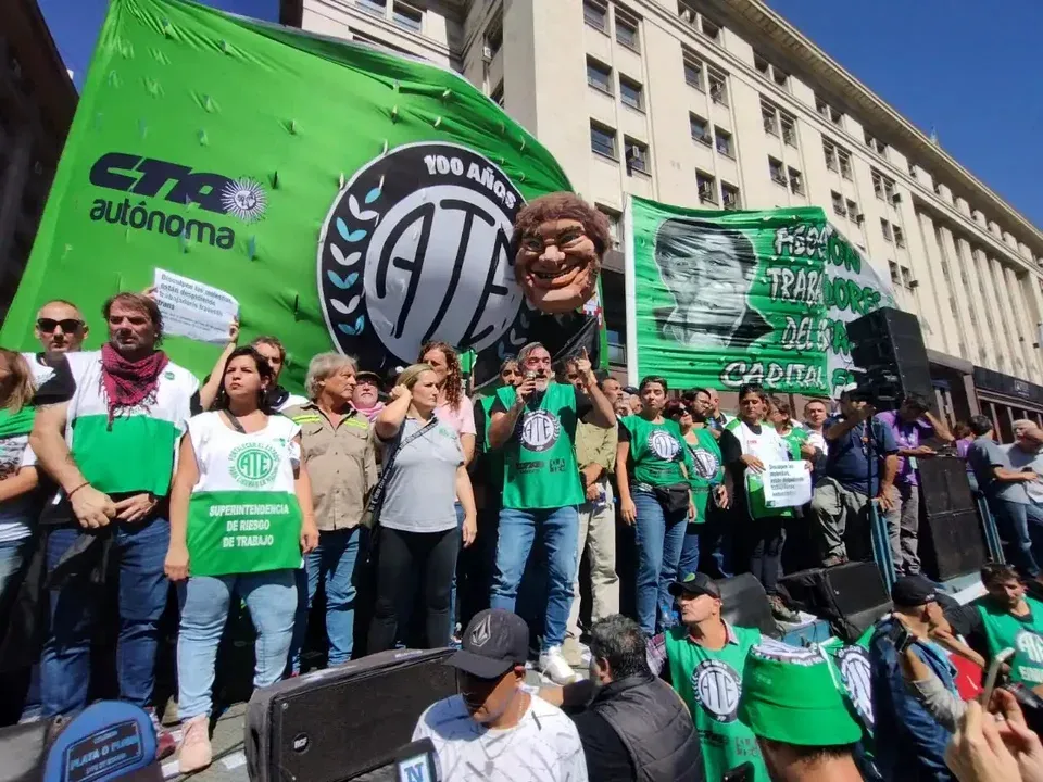 Estatales organizan un nuevo plan de lucha contra el ajuste y la intervención del FMI
