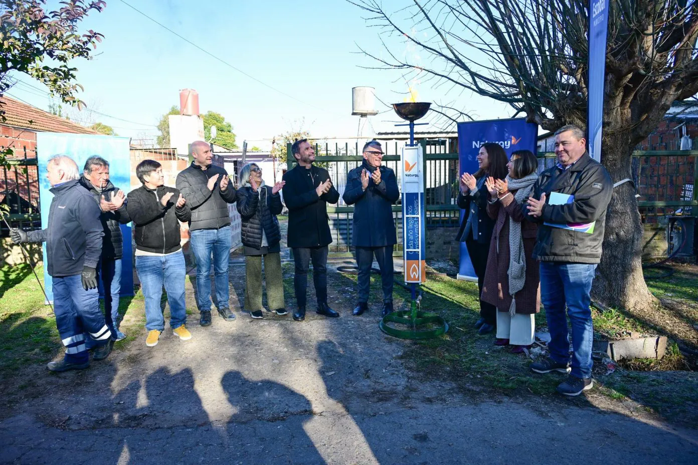Escobar inauguró la red de gas natural en Garín tras la paralización del Gobierno Nacional