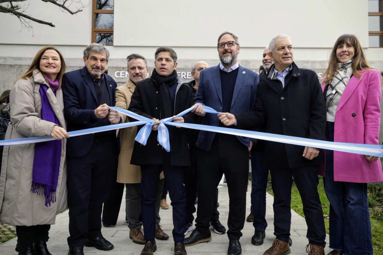 La Plata: Kicillof y Alak inauguraron un Mercado Fijo Bonaerense y el primer Centro de Energías Renovables