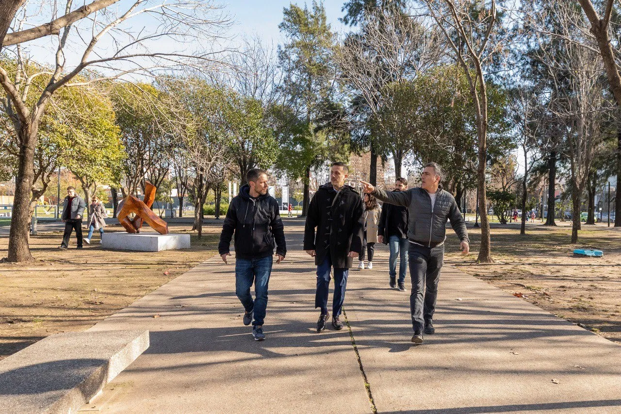 Lanús avanza con la modernización del Parque Central: comienza la construcción de una nueva cancha de césped Sintético