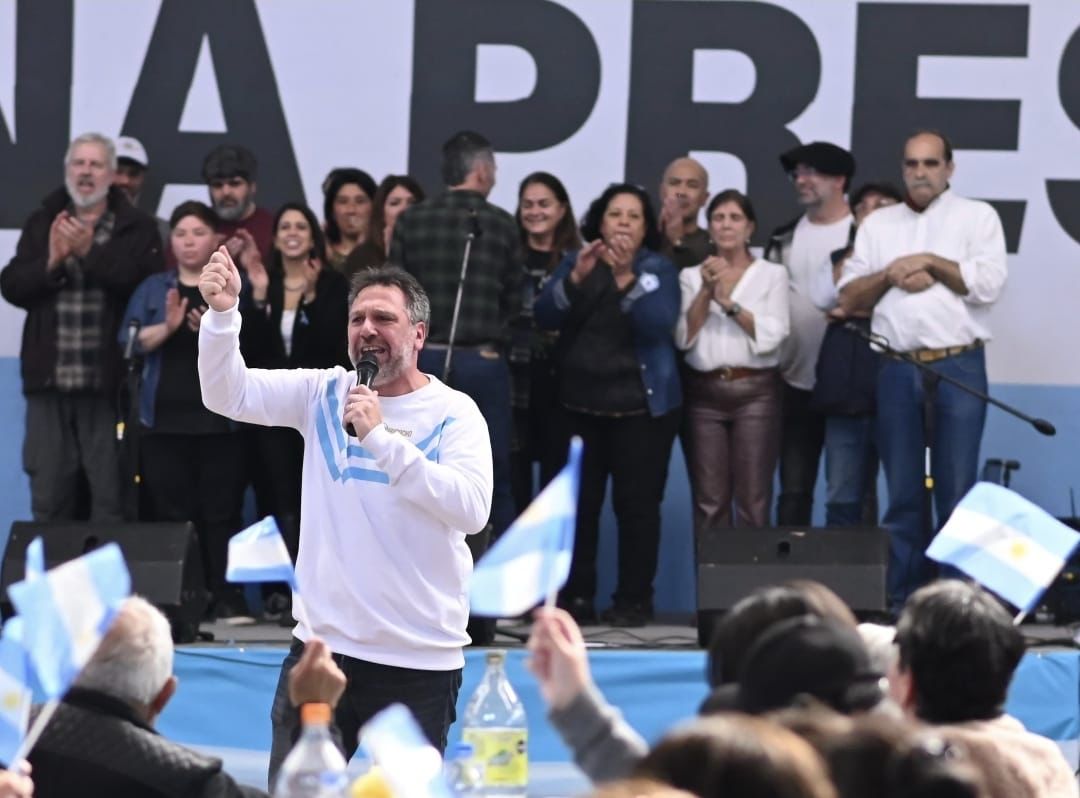 Masivo acto del kirchnerismo de San Miguel por el Día de la Independencia