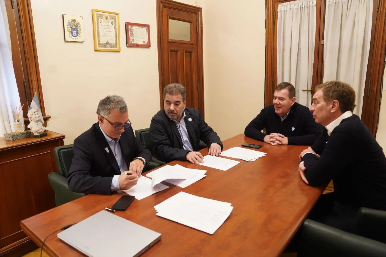 LLA y PRO negocian a contrarreloj: pulseadas internas, nombres en disputa y rechazo a las “testimoniales”