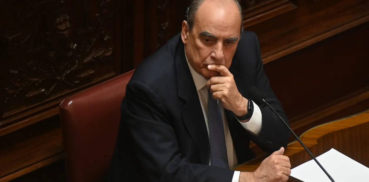 Francos endureció el tono contra los gobernadores y advirtió por los fondos: “¿Qué ajuste hizo cada uno?”