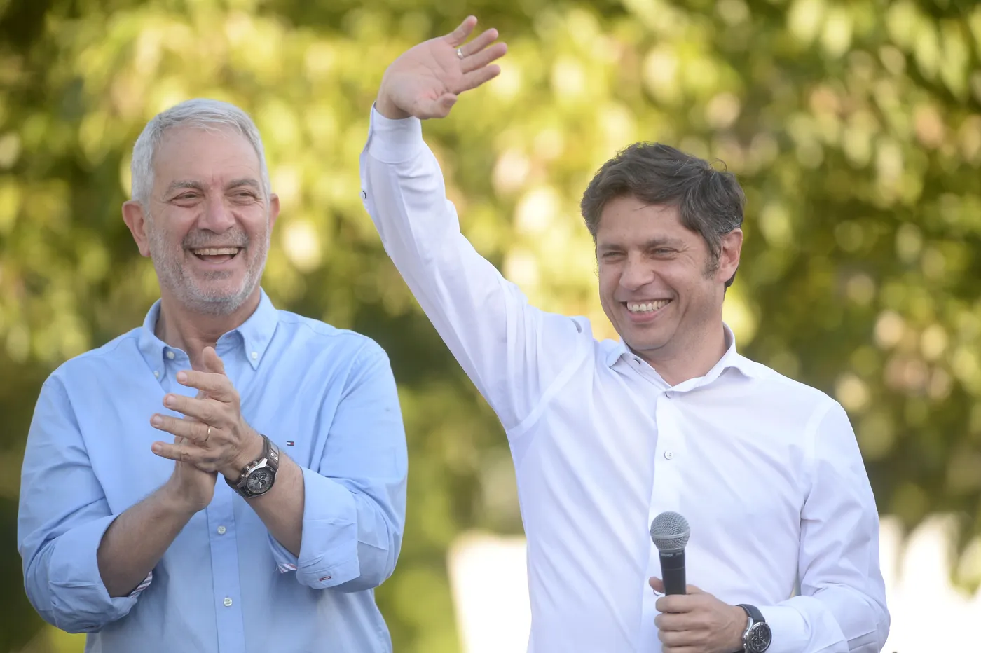 Kicillof cierra la campaña de Fuerza Patria con una mateada en plaza Islas Malvinas en La Plata