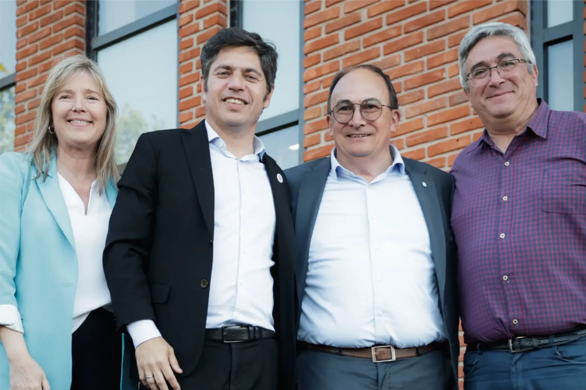Saladillo: Kicillof y Salomón recorrieron la nueva Casa de la Provincia y visitaron cooperativas locales