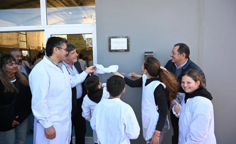 Benito Juárez: Marini y Sileoni inauguraron obras escolares