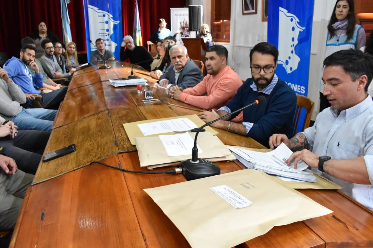 Patagones: Marino encabezó la apertura de sobres para finalizar el Instituto 25 y reafirmó su compromiso con la educación
