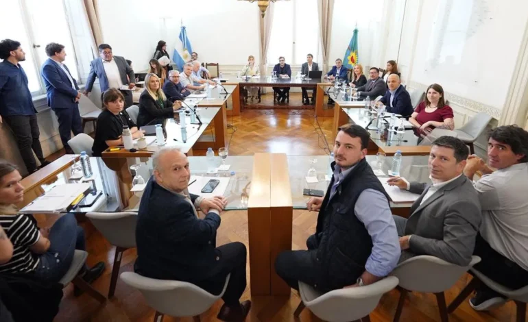 Presupuesto bonaerense 2026: fuertes cruces por el endeudamiento y la sesión vuelve a quedar en suspenso