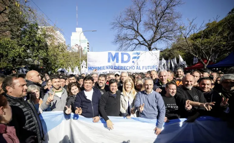 Kicillof se suma a la protesta sindical y acelera su armado político con proyección nacional