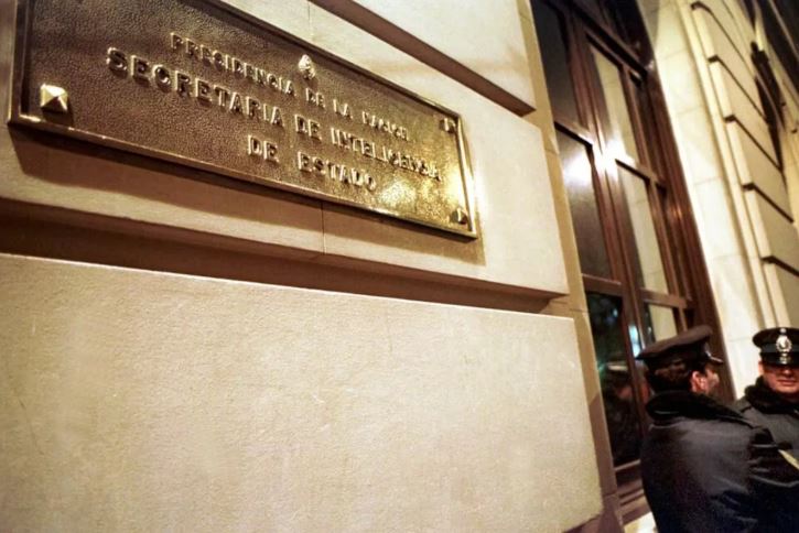 El Gobierno aumentó 52% el gasto en inteligencia y recortó hasta 100% en salud, educación y obras