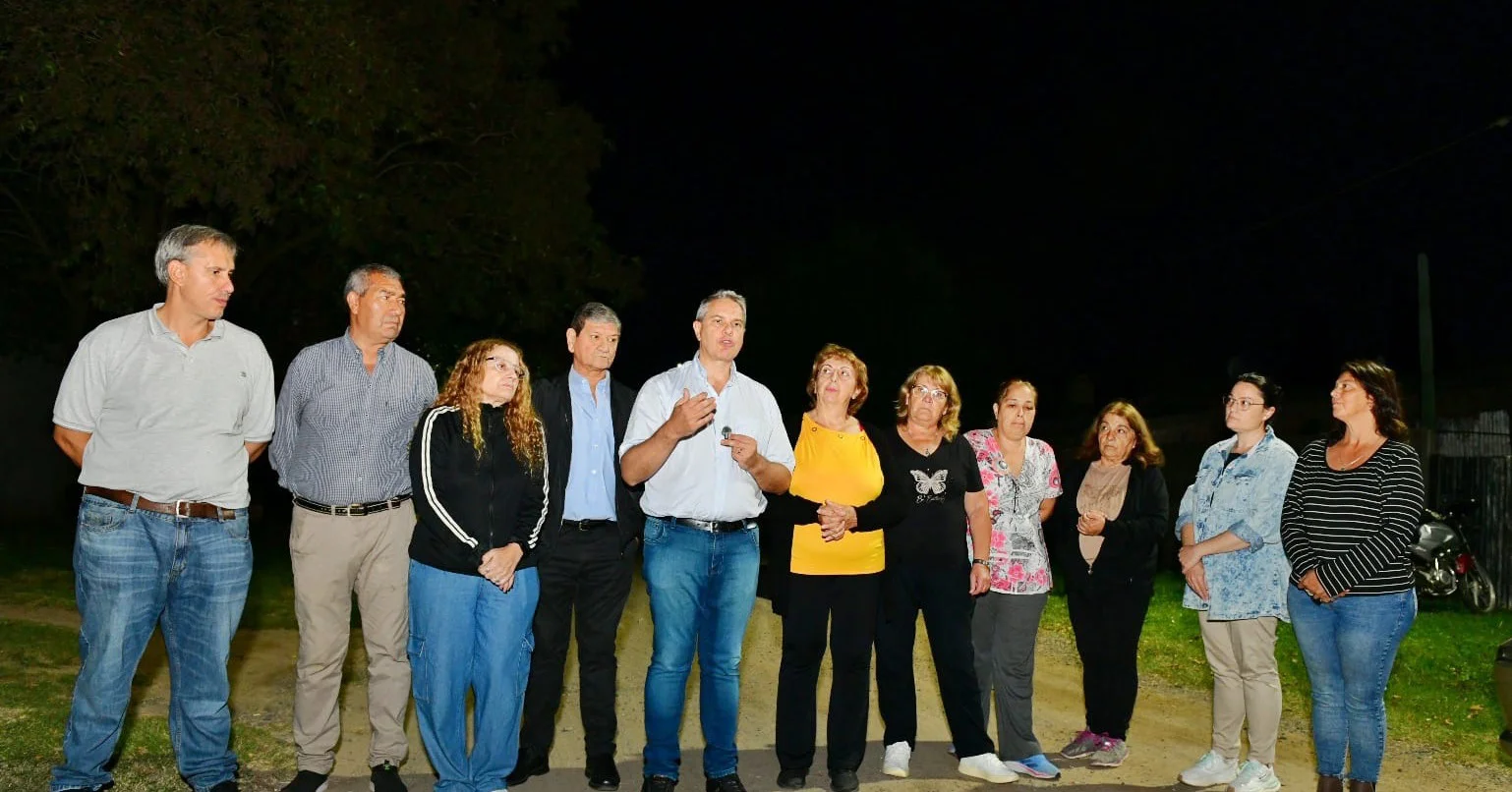 Chacabuco: Golía inauguró luminarias y avanzó con la entrega de terrenos