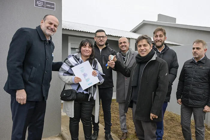 Bahía Blanca: entregaron viviendas, escrituras y nuevos patrulleros