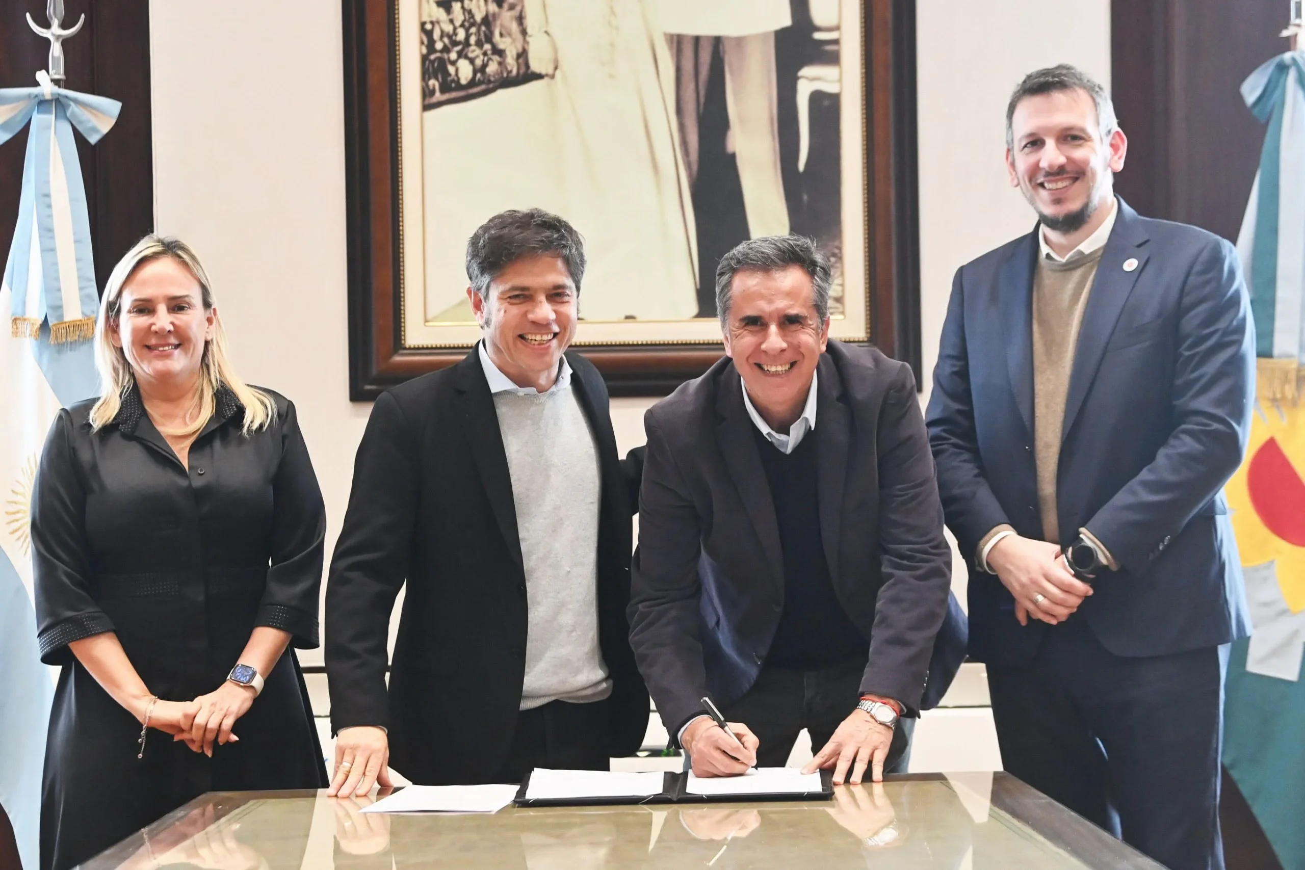 Rivadavia: Martínez anunció la incorporación de una motoniveladora y un tractor mediante Provincia Leasing