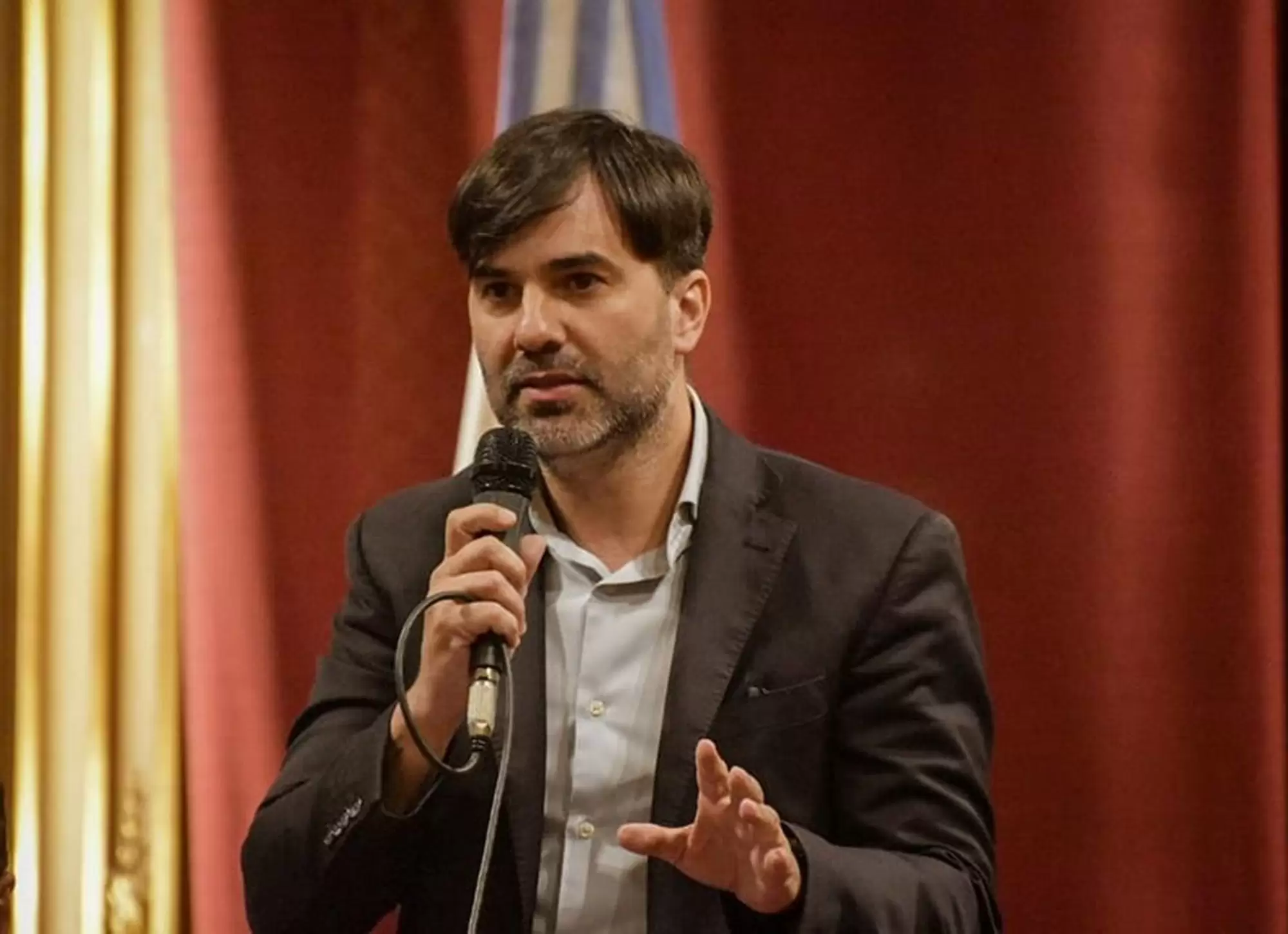 Castelli: Echarren cuestionó a Milei por un decreto sobre exploración offshore y lo vinculó con el partido ante Inglaterra