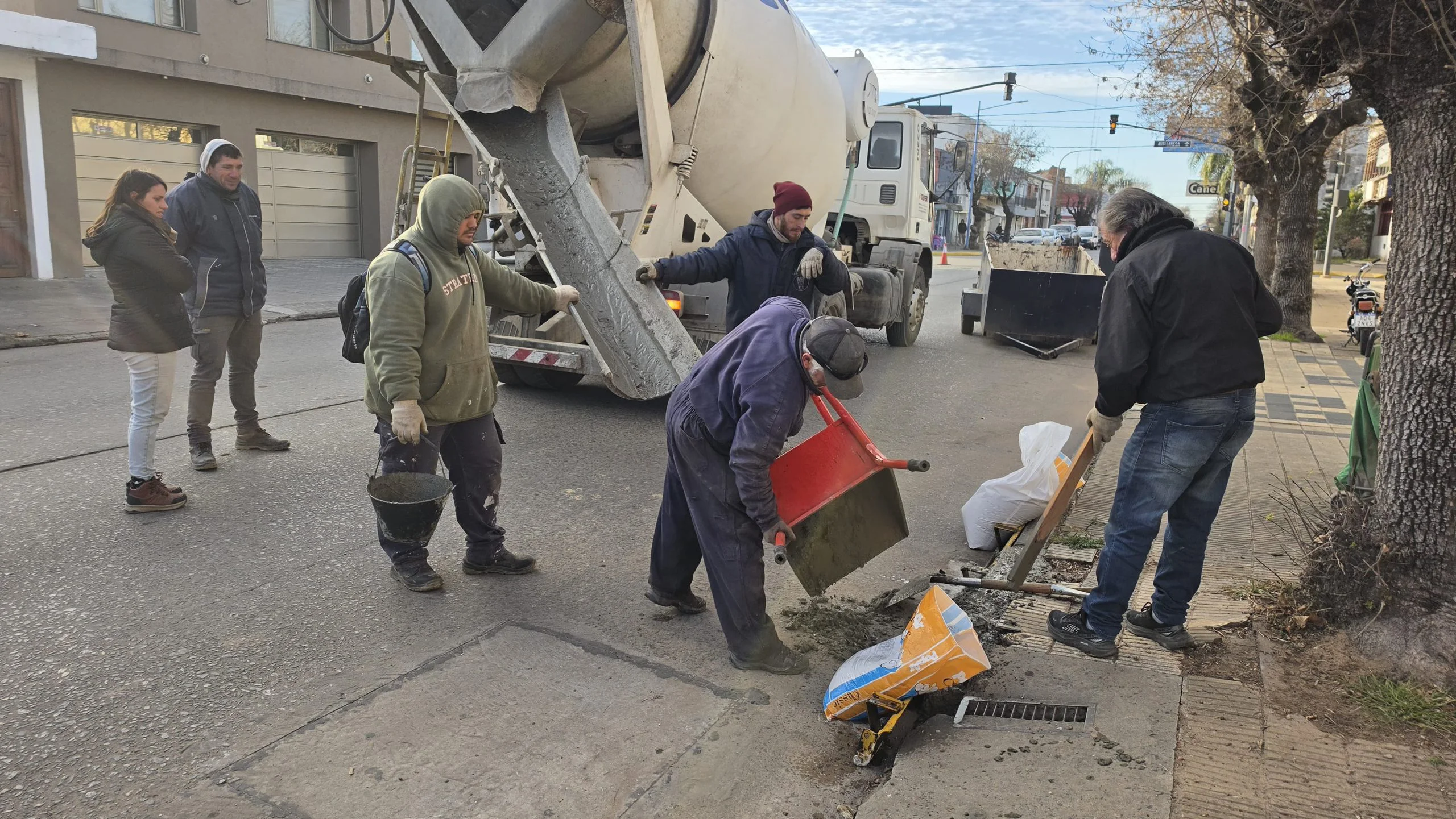 Rojas: el Municipio avanza con obras viales e hidráulicas en accesos y barrios