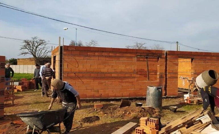 Coronel Dorrego: entregó nueve viviendas y avanzó con nuevos proyectos habitacionales