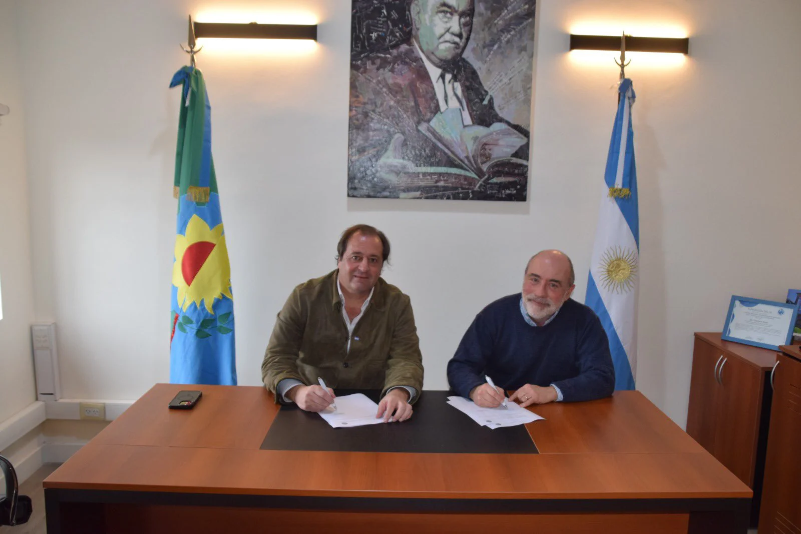 Marcos Paz: Curutchet firmó un convenio con la Universidad Nacional del Oeste y anunció una misión comercial a China