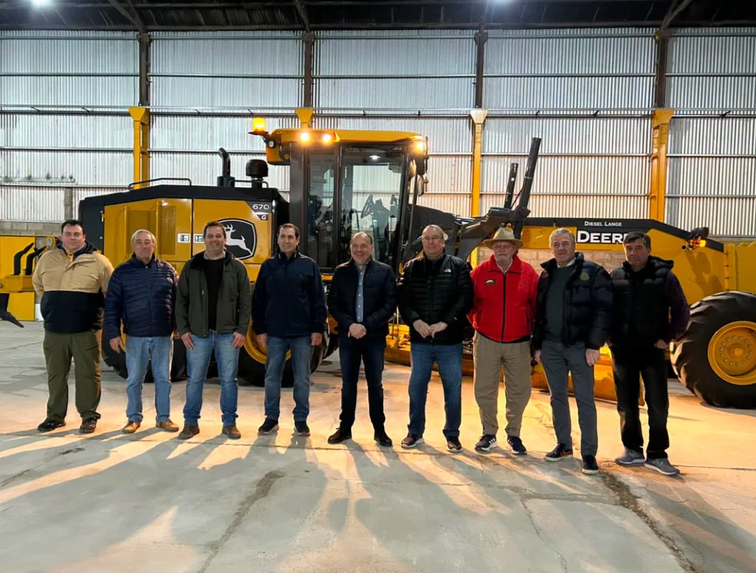 Tres Arroyos: incorporaron una nueva motoniveladora para mejorar los caminos rurales