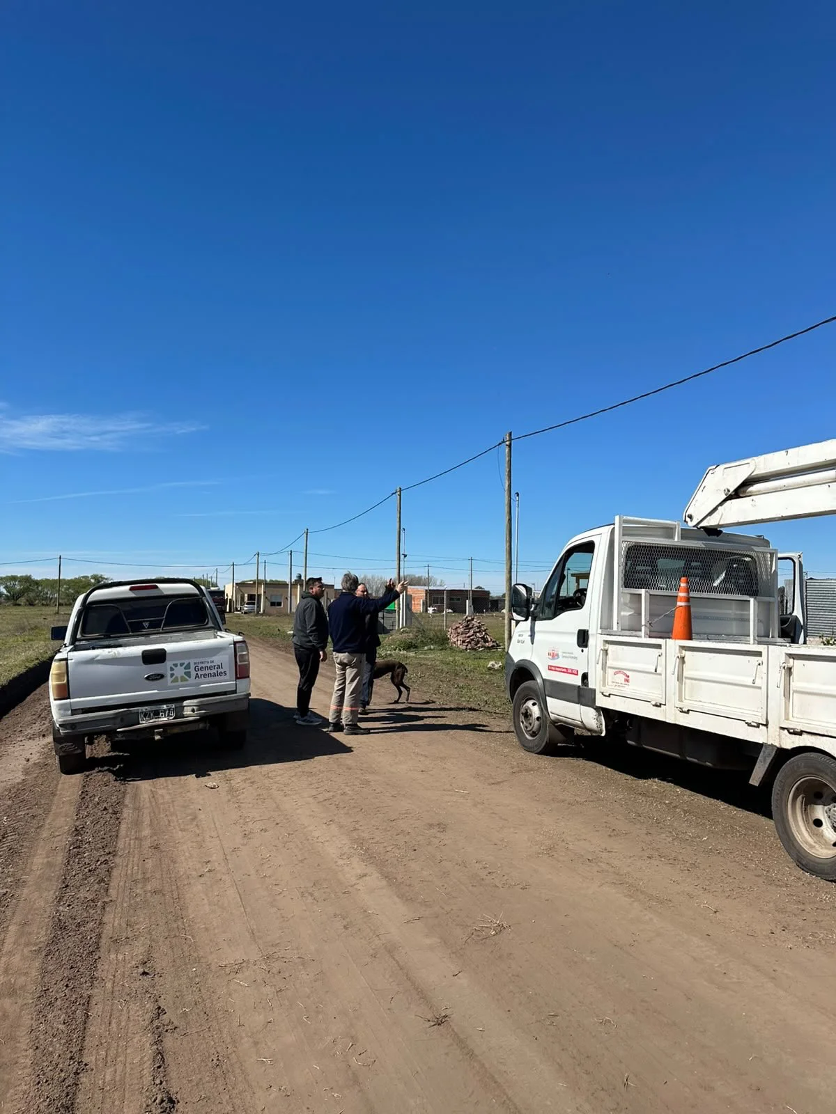 General Arenales: avanzan las obras de iluminación en un loteo y el mantenimiento de caminos rurales