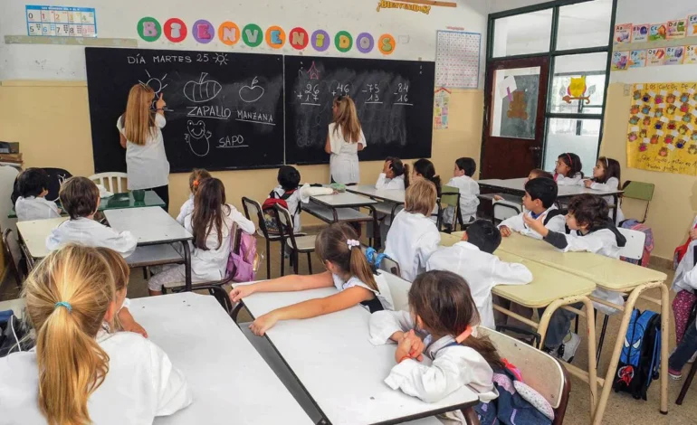 Provincia: Los gremios docentes presionan a Kicillof para reabrir la paritaria en septiembre