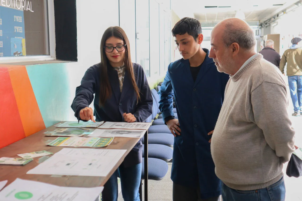 Marcos Paz: estudiantes de la Técnica N° 2 recibieron fondos para un proyecto ambiental