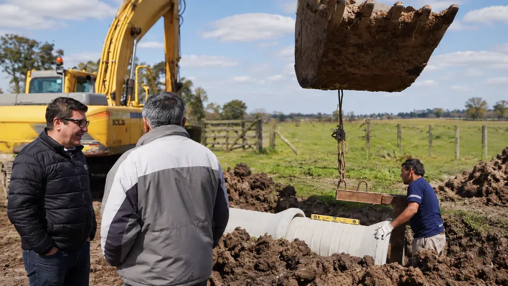 General Las Heras: construyen un canal aliviador y refuerzan la limpieza de desagües ante posibles lluvias intensas
