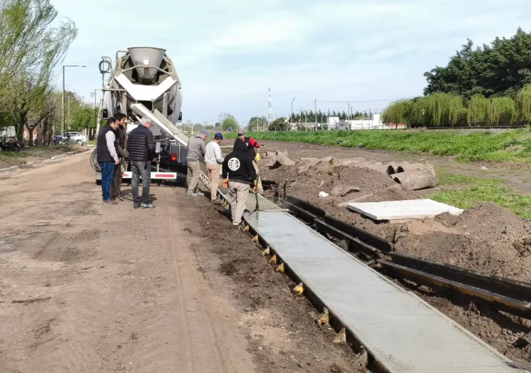 Alberti: avanzan las obras de cordón cuneta, senderos peatonales y recambio de luminarias LED