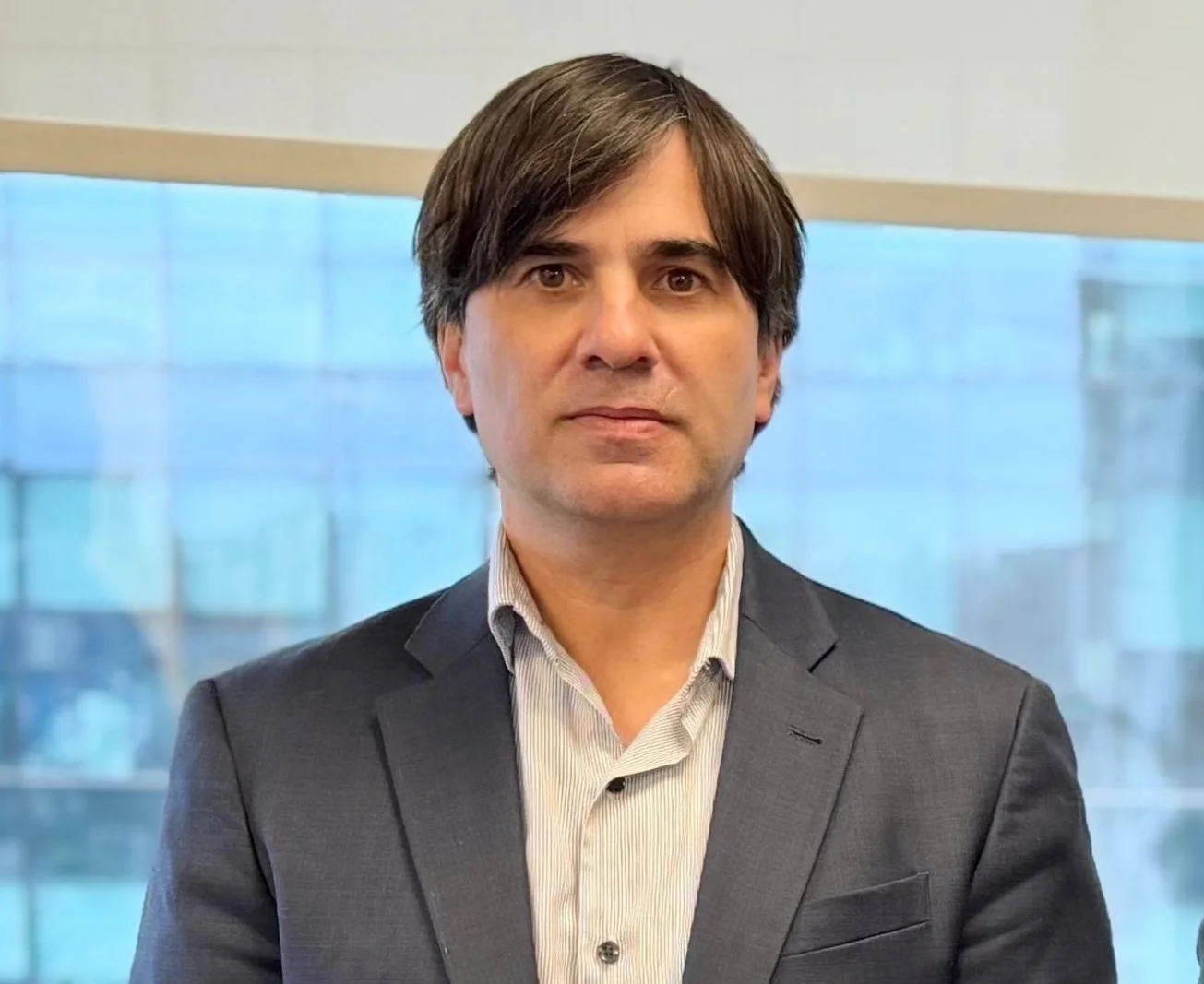 Castelli: Echarren cruzó a Milei por la venta de autos y recordó una promesa de campaña